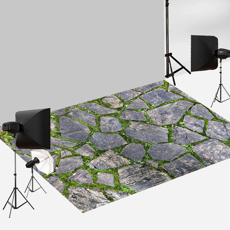 Aperturee - Steinstraße mit grünem Gras Textur Bodenhintergrund