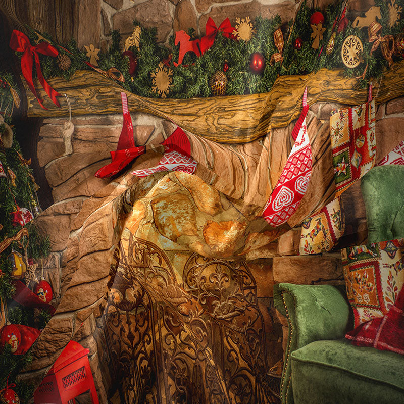 Aperturee - Vintage Kamin grünes Sofa Weihnachtshintergrund