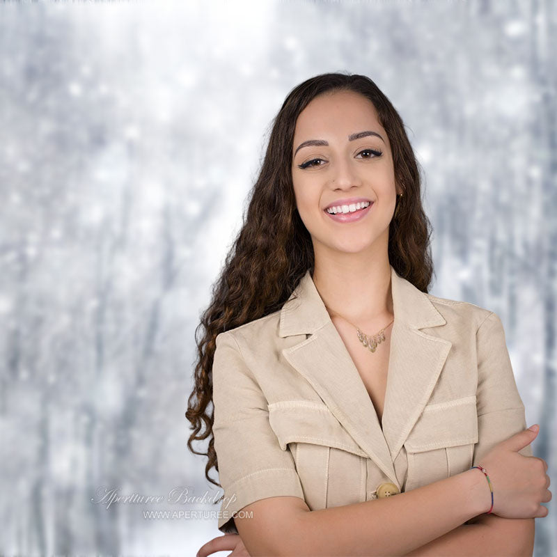 Aperturee - Wunderschöner schwarz weißer Schneewald Winterhintergrund