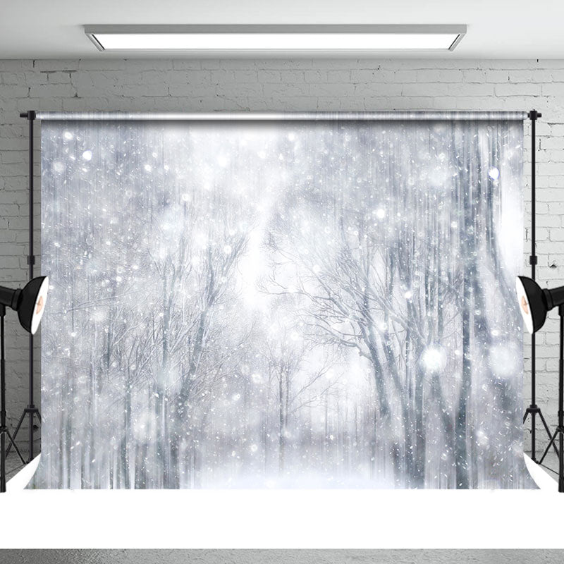 Aperturee - Wunderschöner schwarz weißer Schneewald Winterhintergrund