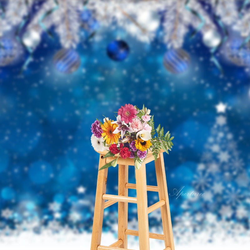 Aperturee - Blauer Schneeflockenball Bokeh Weihnachtsfotohintergrund