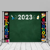 Aperturee - Benutzerdefinierte Tafel 2023 Willkommen zurück in der Schule Hintergrund