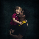 Aperturee - Dunkelschwarzer abstrakter strukturierter Fotohintergrund