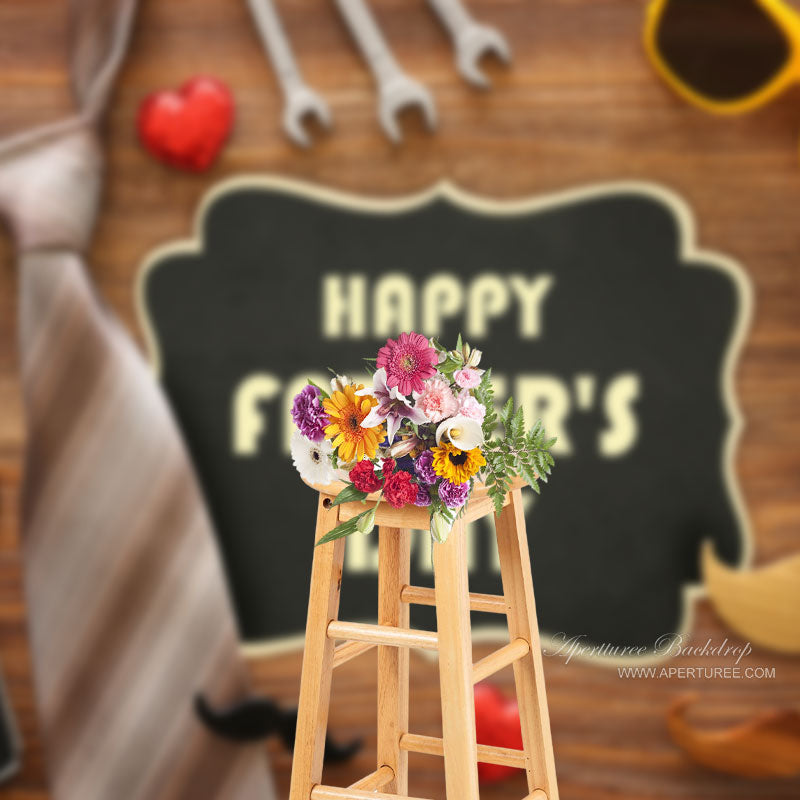 Aperturee - Gentleman Krawatte Bart hölzerne Vatertags Hintergrundidee