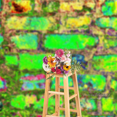 Aperturee – Graffiti Hintergrund für Fotoshooting Studio mit grüner Backsteinmauer