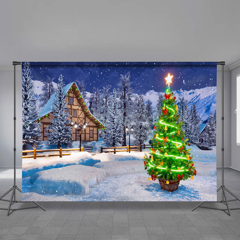 Aperturee - Grüner heller Baum Schneehaus Weihnachtshintergrund