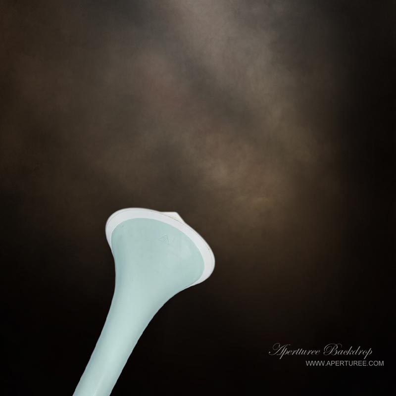 Aperturee - Leuchtender dunkelbrauner Themenhintergrund für die Fotografie