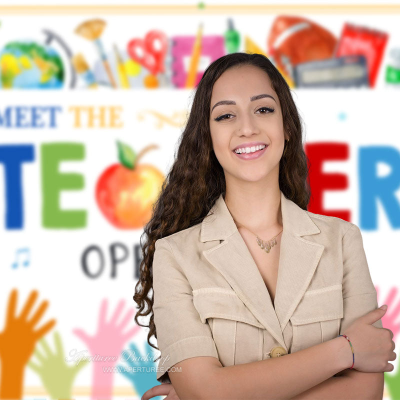 Aperturee - Treffen Sie die farbenfrohen Hände des Lehrers zurück zur Schule im Hintergrund