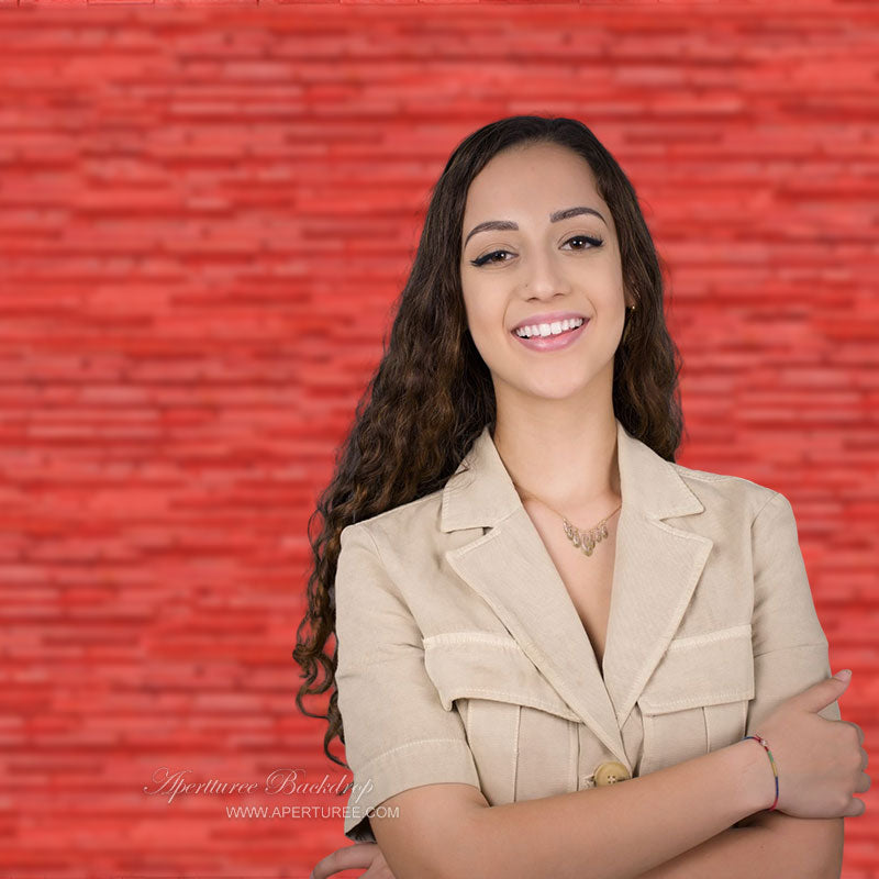 Aperturee - Moderner roter Streifen Wandporträt Studiohintergrund