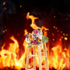 Aperturee - Orangefarbene Flammen mit Funkeln im schwarzen Hintergrund