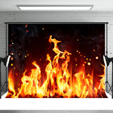 Aperturee - Orangefarbene Flammen mit Funkeln im schwarzen Hintergrund