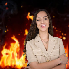 Aperturee - Orangefarbene Flammen mit Funkeln im schwarzen Hintergrund