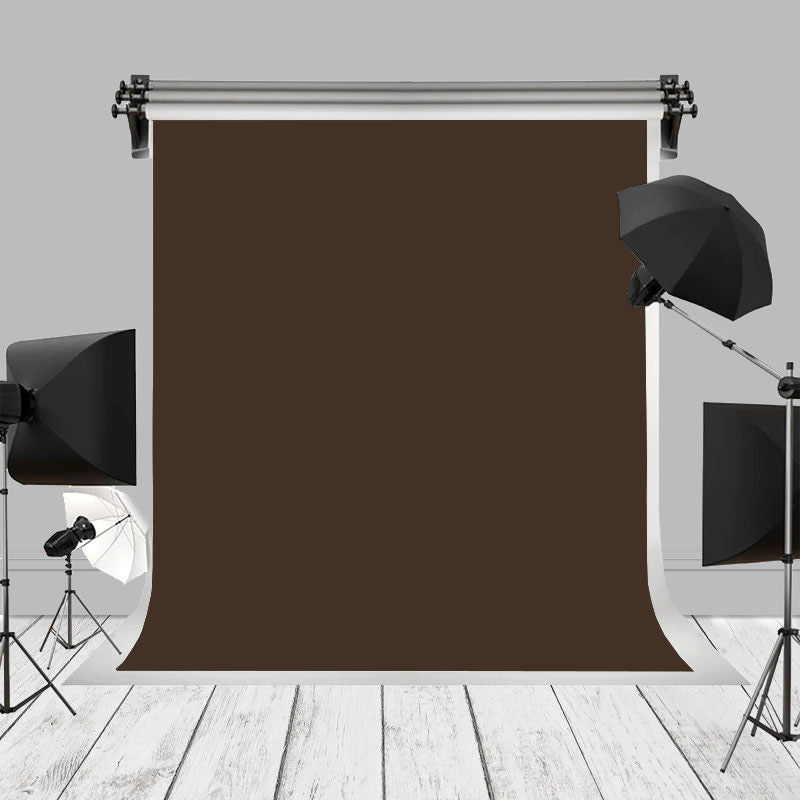Aperturee – Photography Studio Headshots Solider brauner Hintergrund
