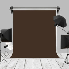 Aperturee – Photography Studio Headshots Solider brauner Hintergrund