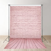 Aperturee – Rosa Backsteinwand und Bodenhintergrund für die Fotografie