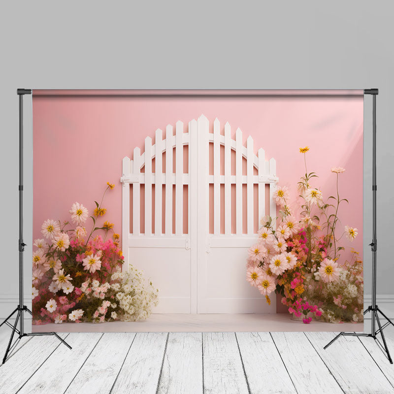 Aperturee – Fotohintergrund für Hochzeitsfotos mit rosa Wand weißem Tor und Blumenmuster