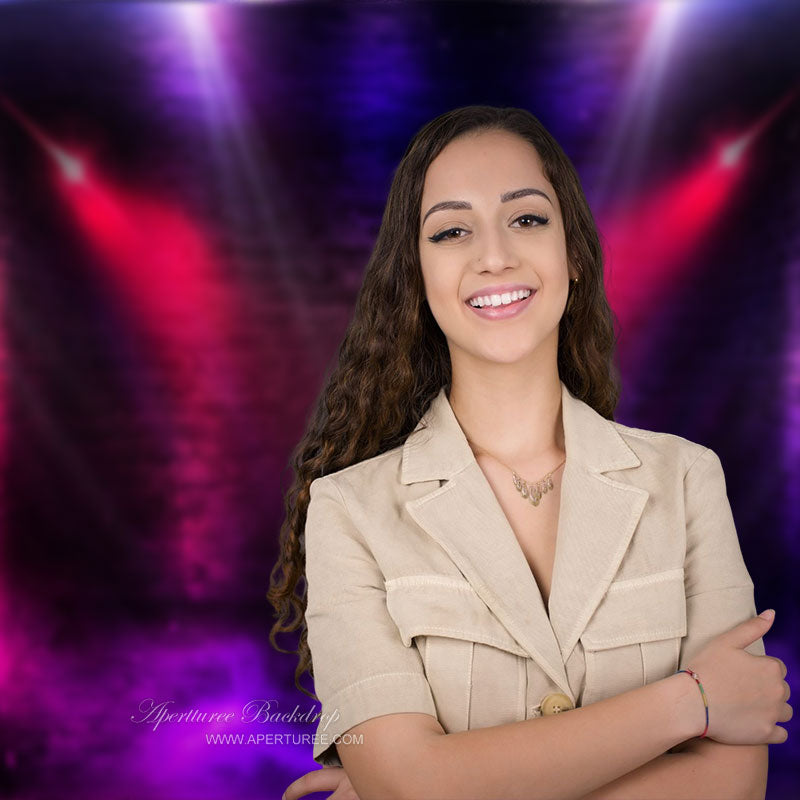 Aperturee - Lila roter Nebel Neonlicht Backsteinmauer Bühnenhintergrund