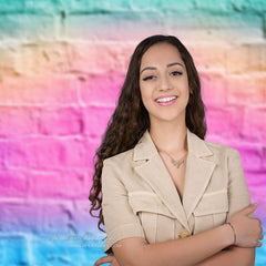 Aperturee - Regenbogen Süßigkeits Pastell Backsteinmauer Portrait Hintergrund