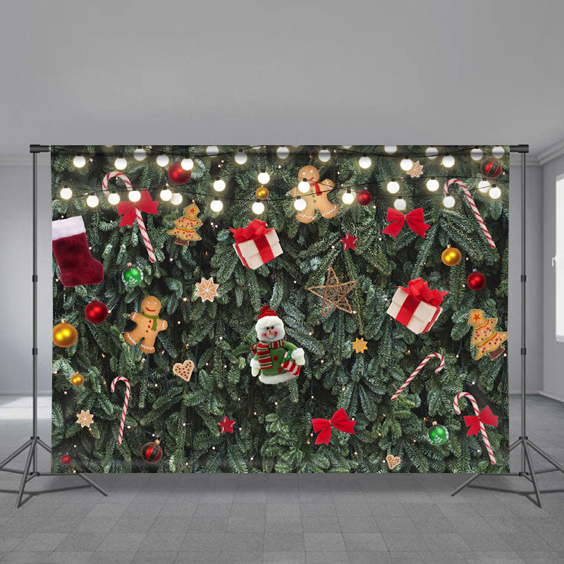 Aperturee - Schneemann Geschenke Kiefernblätter grüne Weihnachts Deko Hintergrund