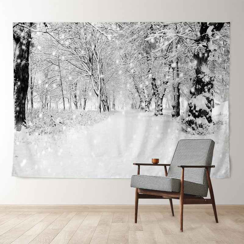 Aperturee - Verschneites Tal im Wald Winter Weihnachtshintergrund
