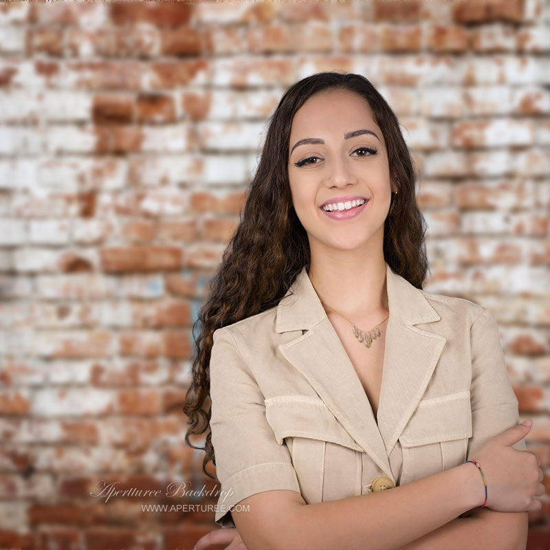 Aperturee - Vintage Fotostudio Hintergrund aus weißem und rotem Backstein