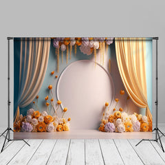 Aperturee – Fotohintergrund mit warmem Blumenmuster weißer Wand und gelbem Vorhang