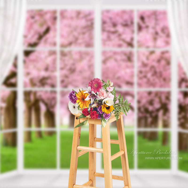 Aperturee - Weißes Fenster rosa Blumenbaum Gras Frühlingshintergrund