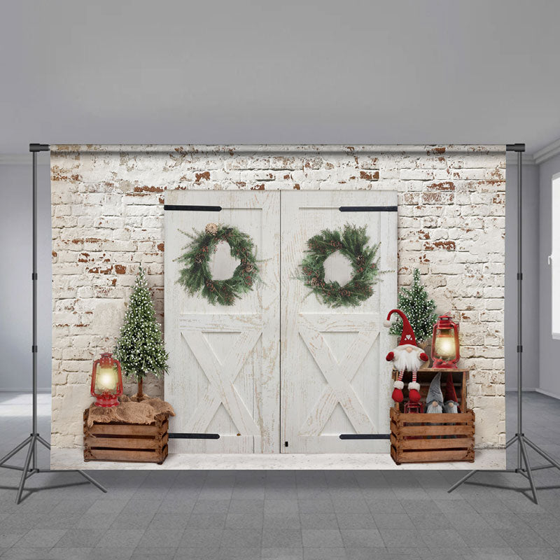 Aperturee - Weiße Holztür Backsteinmauer Weihnachtsszenen Hintergrund