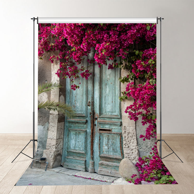 Aperturee – Fotokabinen Hintergrund mit alter Holztür und Blumenwand