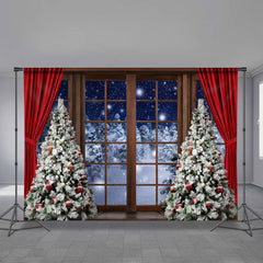 Aperturee - Roter Vorhang verschneiter Baum Fenster Weihnachtskulisse