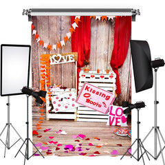 Aperturee - Love Kissing Booth Valentinstag Hintergrund aus Holz