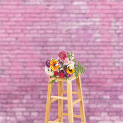 Aperturee - Rosa violetter Backsteinmauer Portrait Fotografie Hintergrund