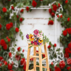 Aperturee - Rote Rose grüne Blätter Backsteinmauer floraler Hintergrund