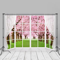 Aperturee - Weißes Fenster rosa Blumenbaum Gras Frühlingshintergrund